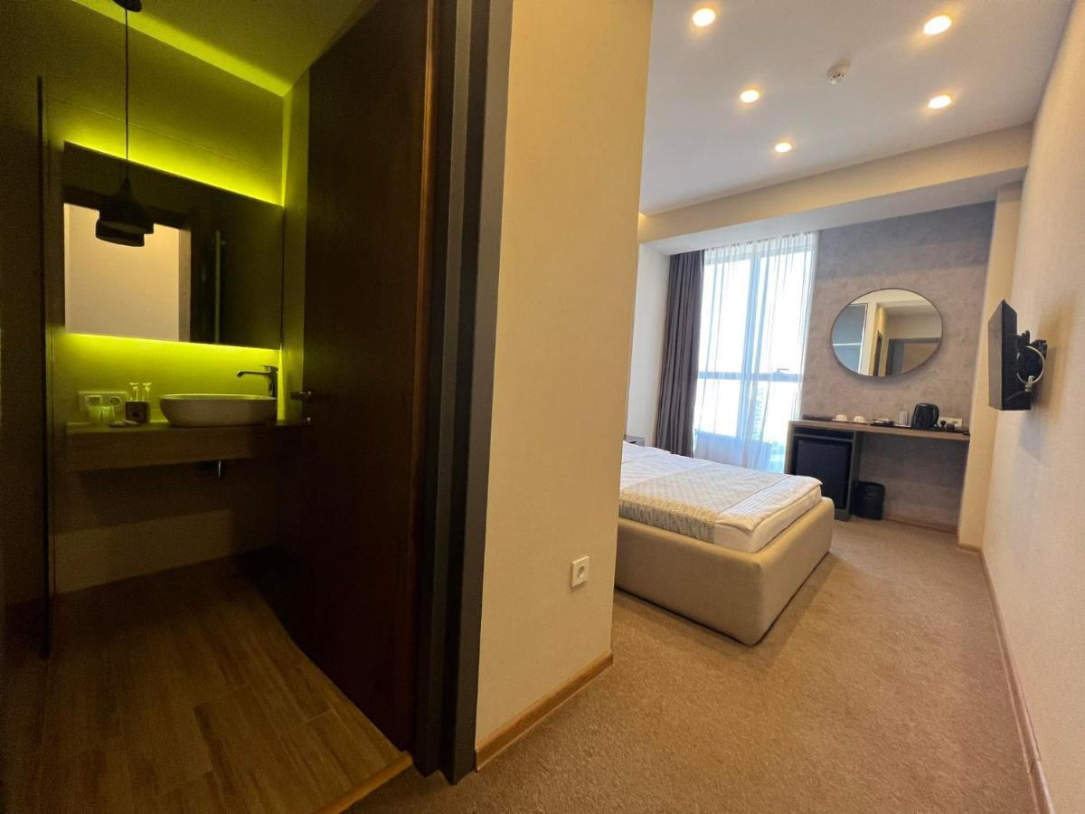 Hotel Sky Station Тбілісі Екстер'єр фото