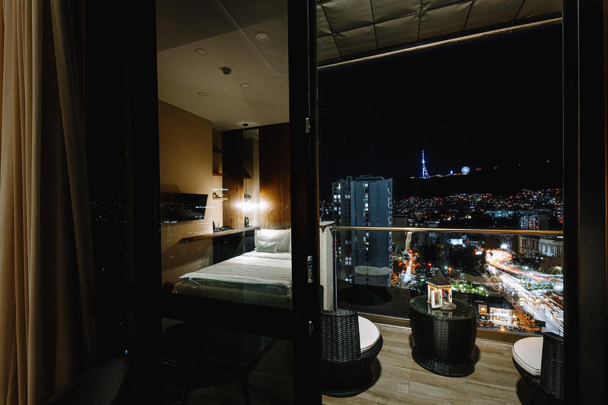 Hotel Sky Station Тбілісі Екстер'єр фото