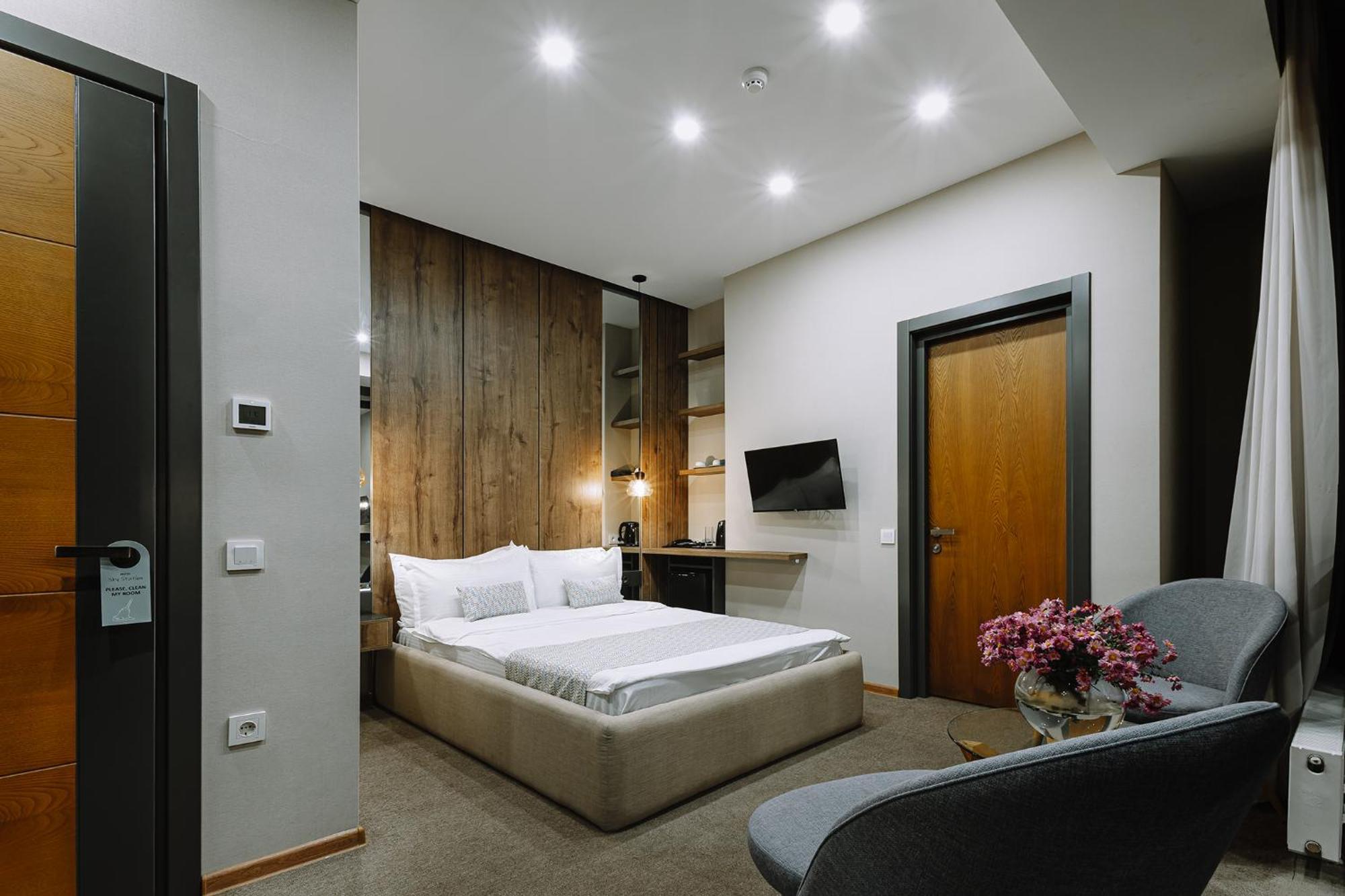 Hotel Sky Station Тбілісі Екстер'єр фото