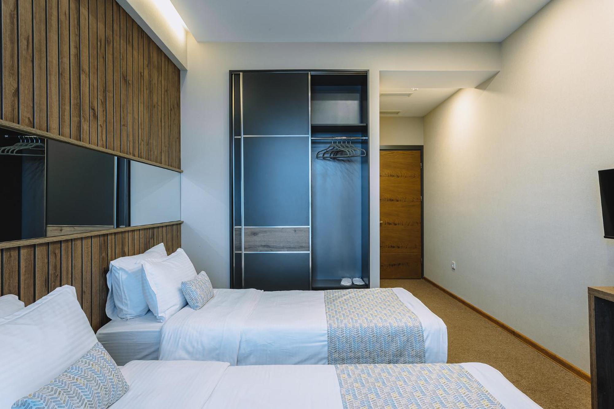 Hotel Sky Station Тбілісі Екстер'єр фото