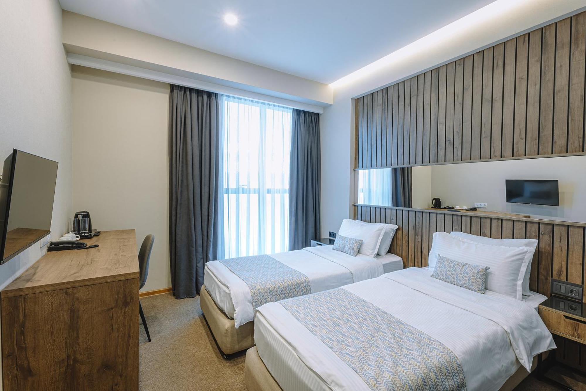 Hotel Sky Station Тбілісі Екстер'єр фото
