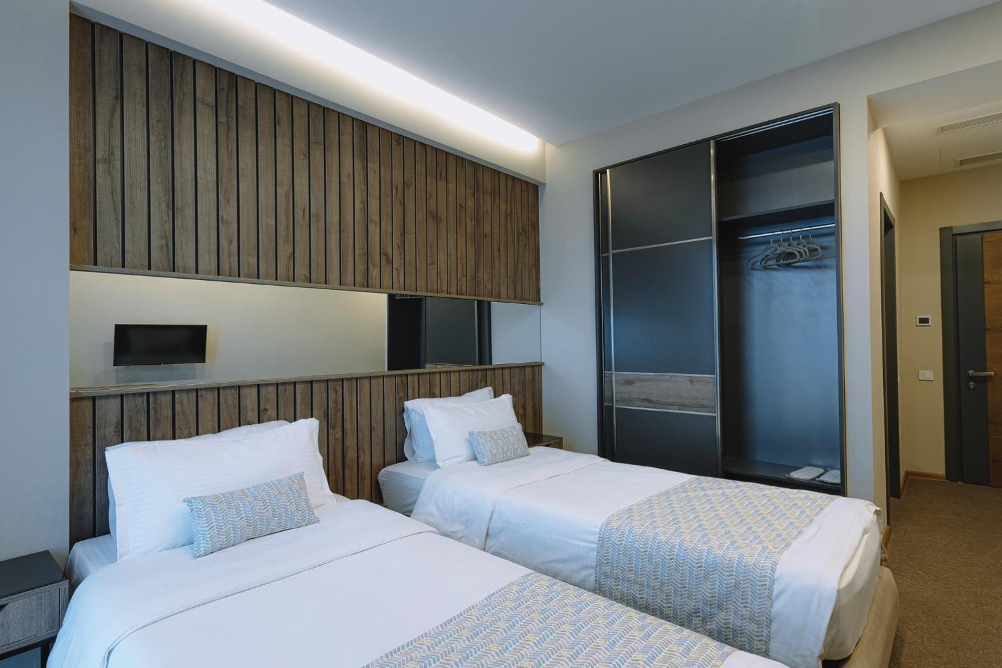Hotel Sky Station Тбілісі Екстер'єр фото