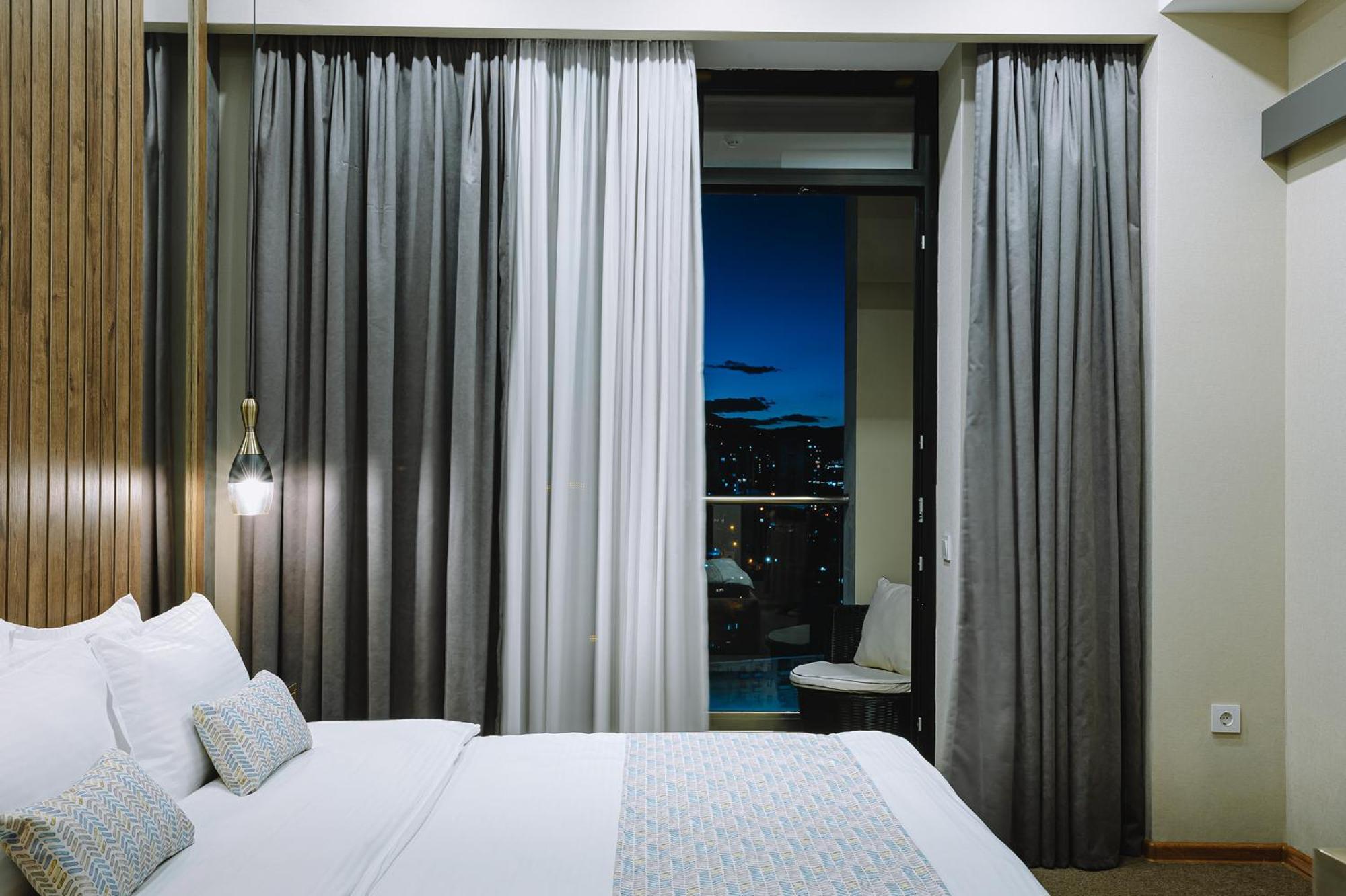 Hotel Sky Station Тбілісі Екстер'єр фото