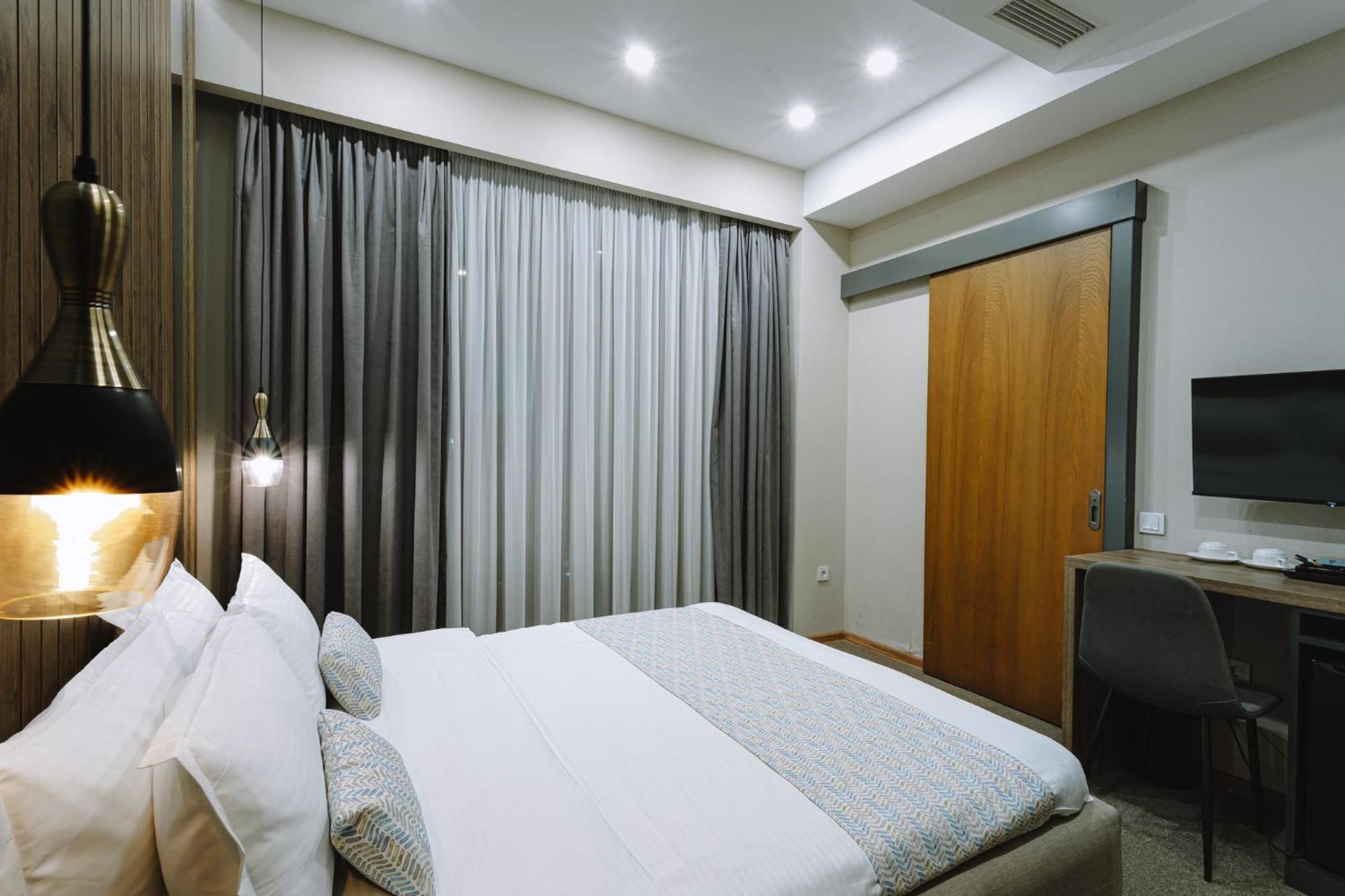 Hotel Sky Station Тбілісі Екстер'єр фото
