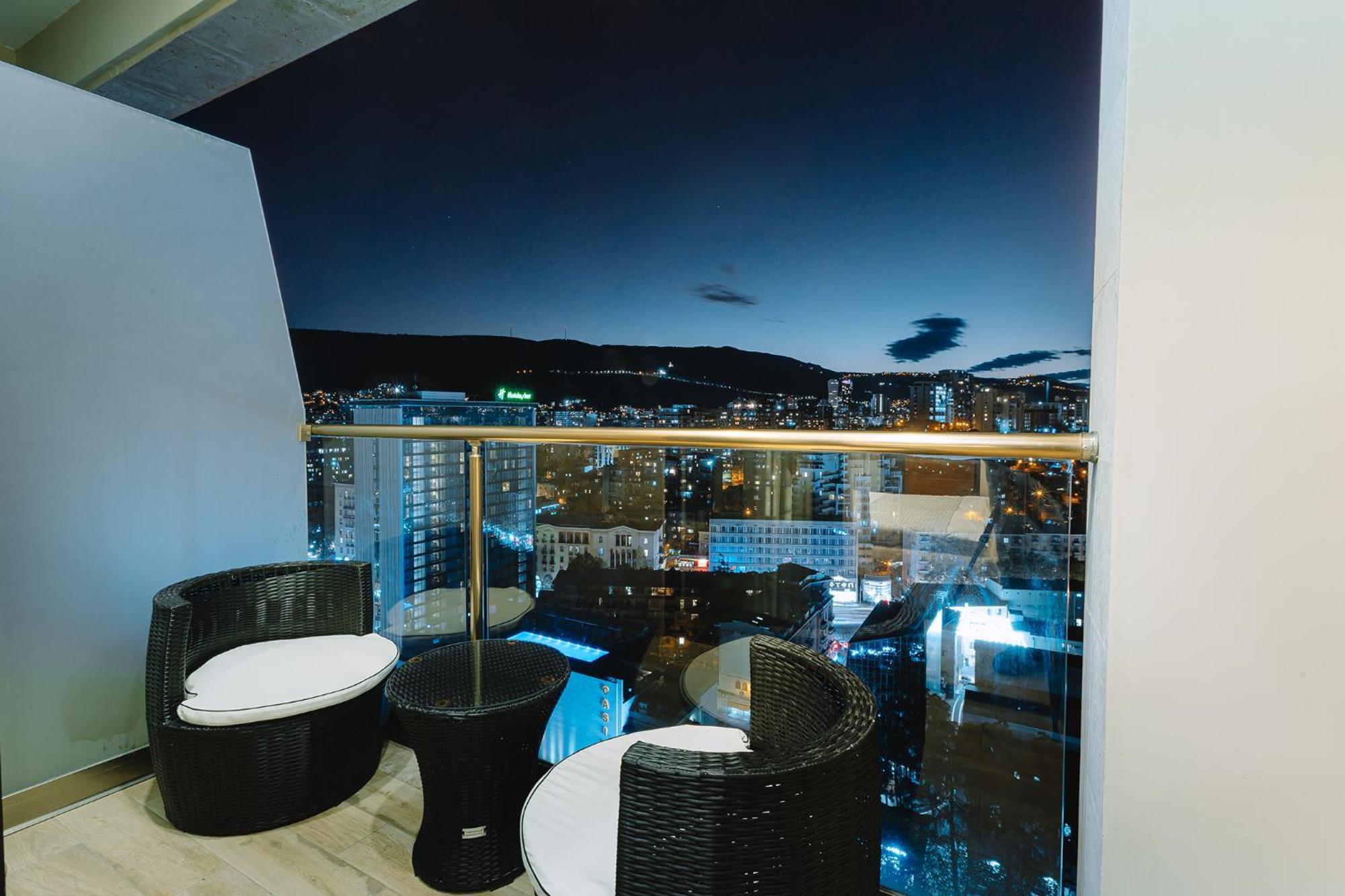 Hotel Sky Station Тбілісі Екстер'єр фото