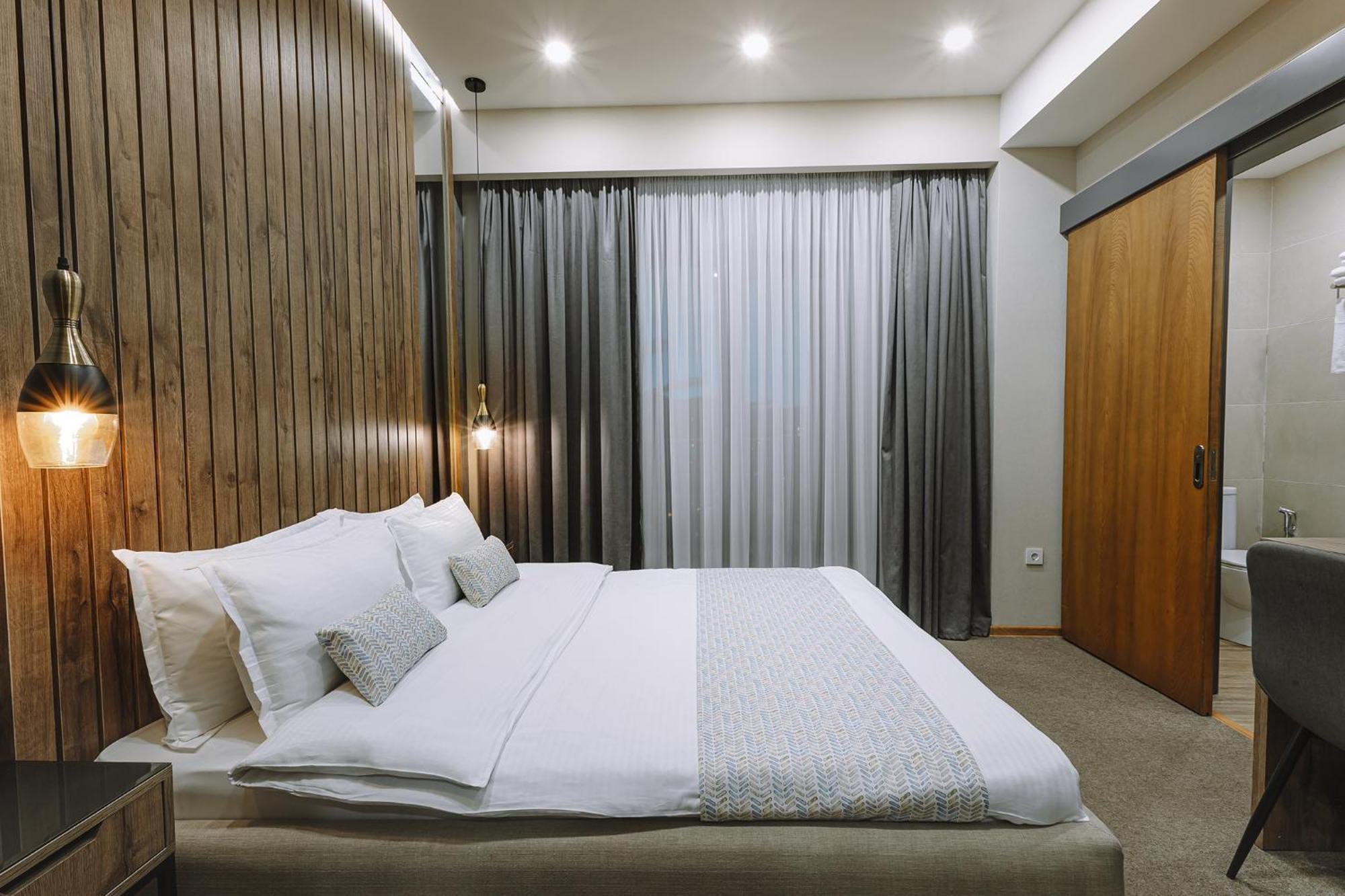 Hotel Sky Station Тбілісі Екстер'єр фото