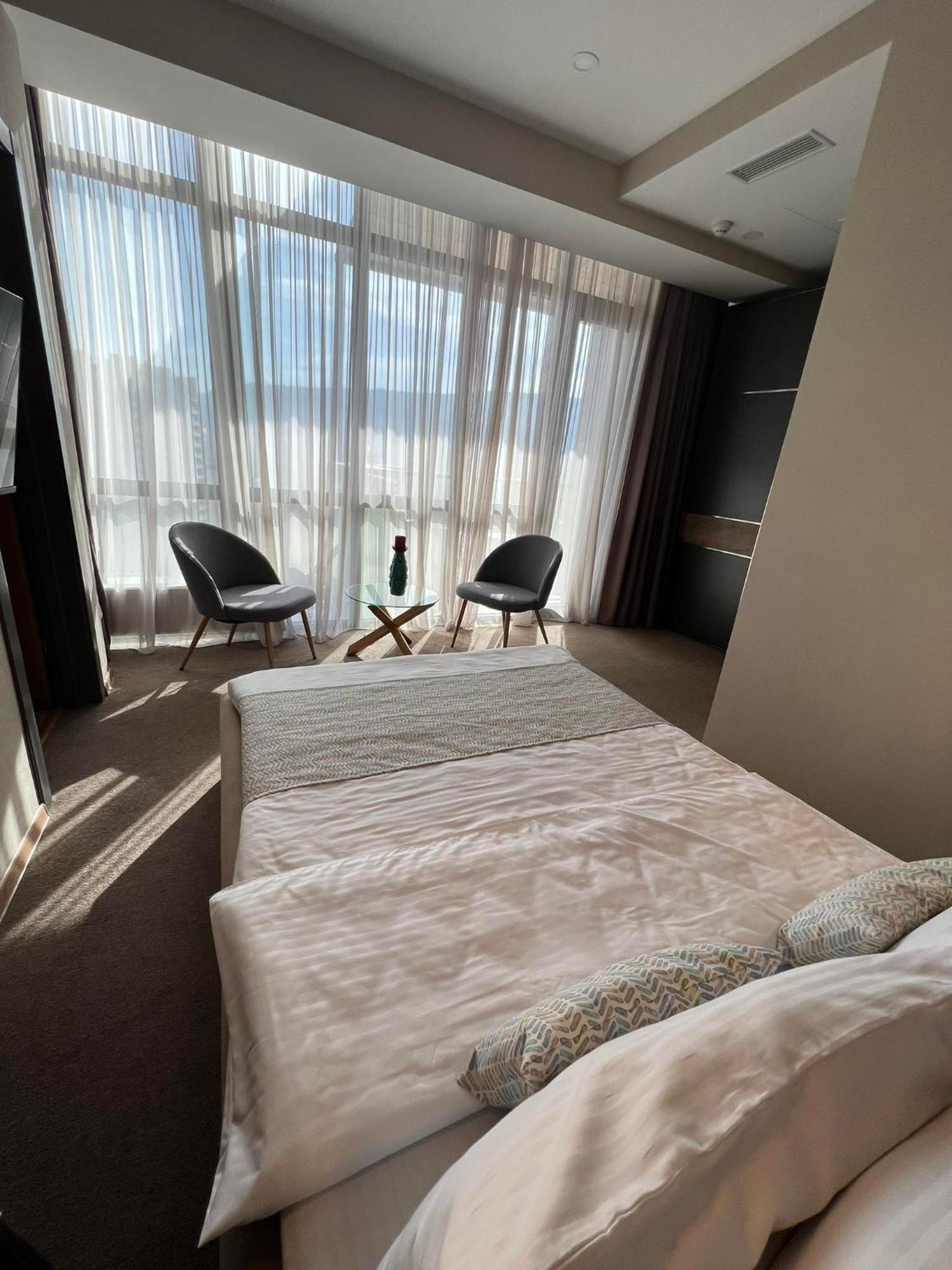 Hotel Sky Station Тбілісі Екстер'єр фото